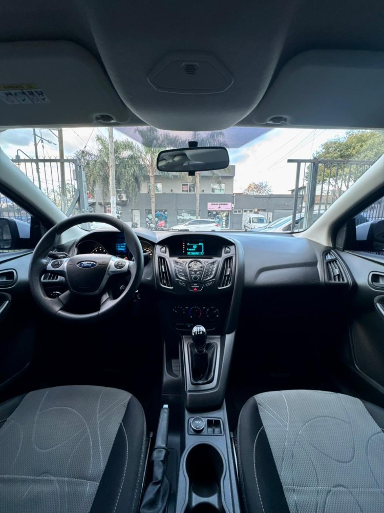 Ford Focus 1.6 S SEDAN — foto 13